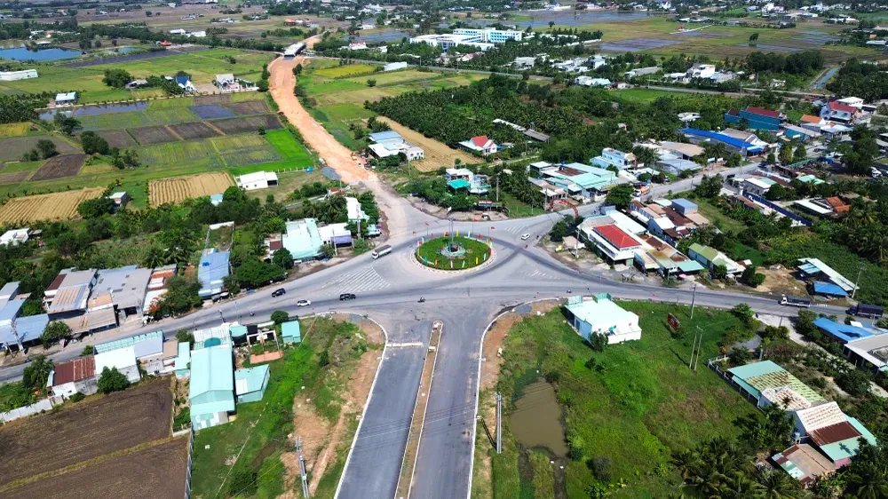 Nút giao Đường Hồ Chí Minh kết nối Quốc lộ N2 và Đường tỉnh 823D tại thị trấn Hậu Nghĩa, Đức Hòa.