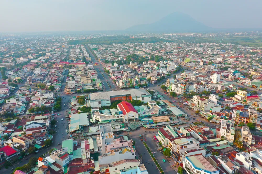Một góc chợ Long Hoa thị xã Hòa Thành tỉnh Tây Ninh thể hiện tiềm năng thương mại dịch vụ sau sáp nhập